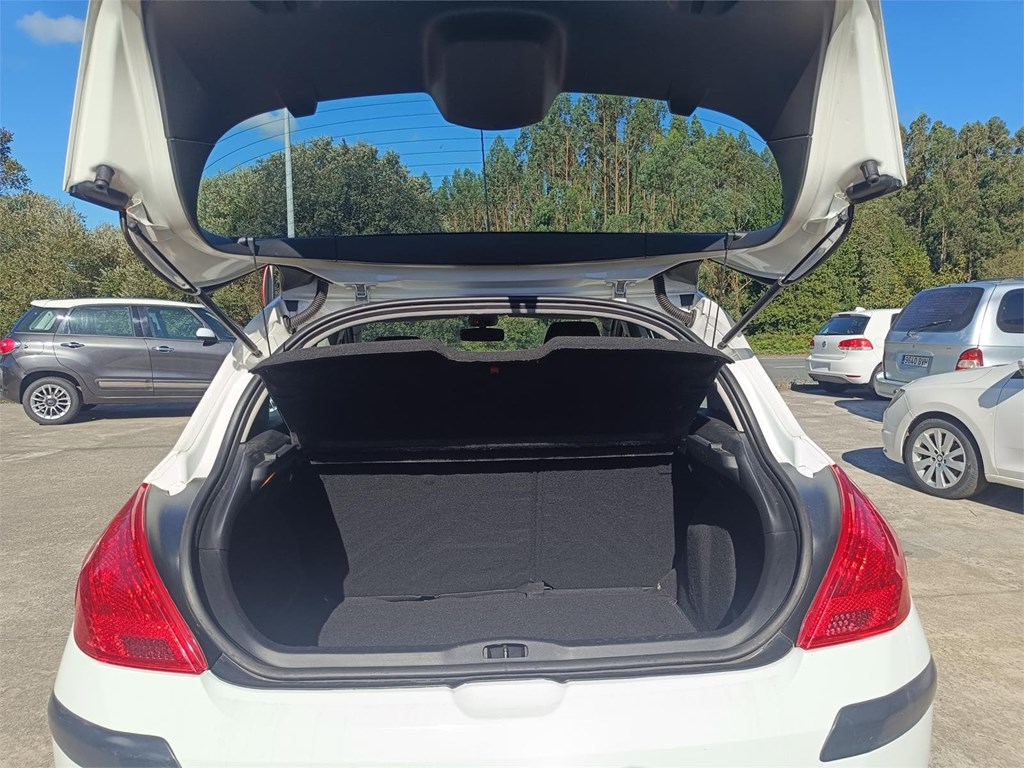 Foto 6 Peugeot 308 HDI 90cv 5p 